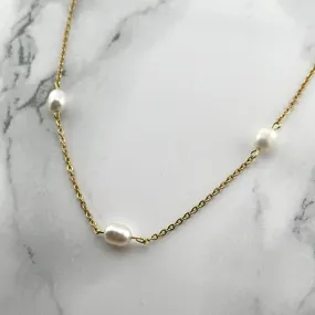 Dainty Pearl Necklace