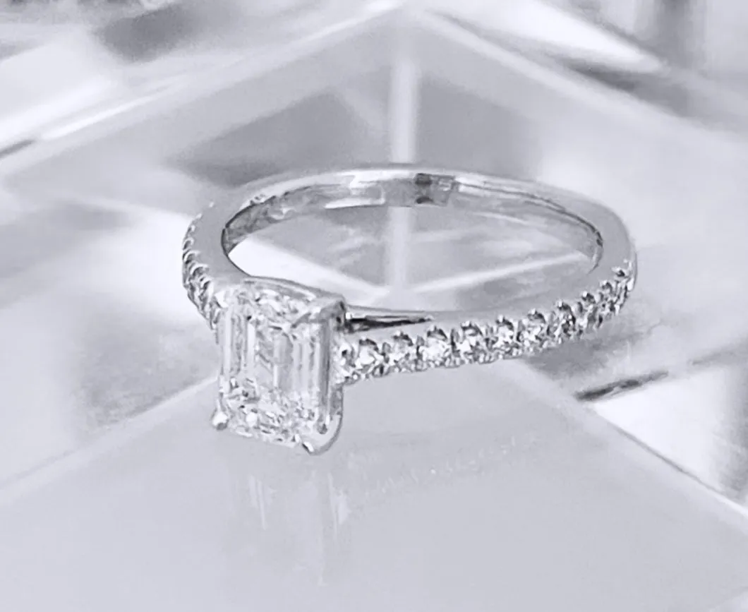 Lab grown diamond ring